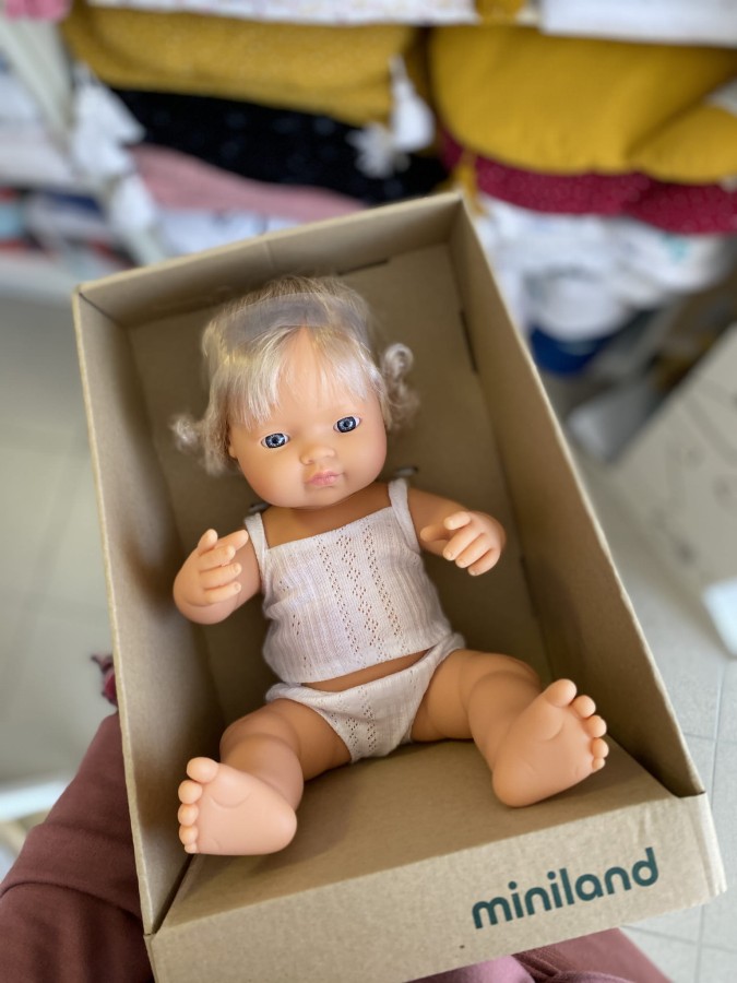 Lalka dziewczynka Europejka 38cm Miniland Doll