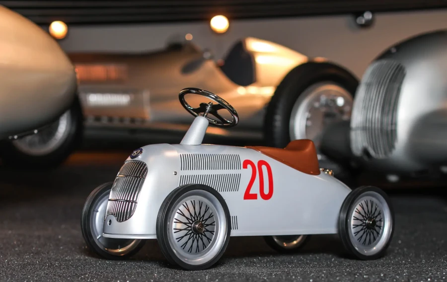 Jeździk Rider - Mercedes-Benz W25 Silver Arrow 926 / Baghera