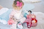 Lalka dzidziuś w koszyczku z ubrankiem i kocykiem Anais 12 m+ / Lilliputiens