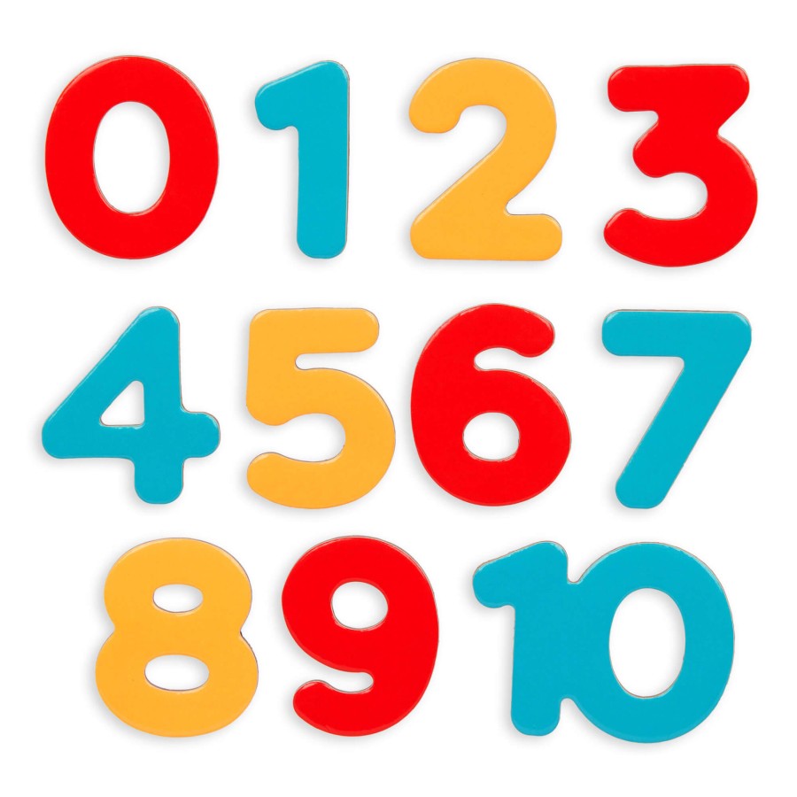Marvelous magnets – magnetyczne literki i cyferki w drewnianej skrzyneczce, z tablicą / B.Toys