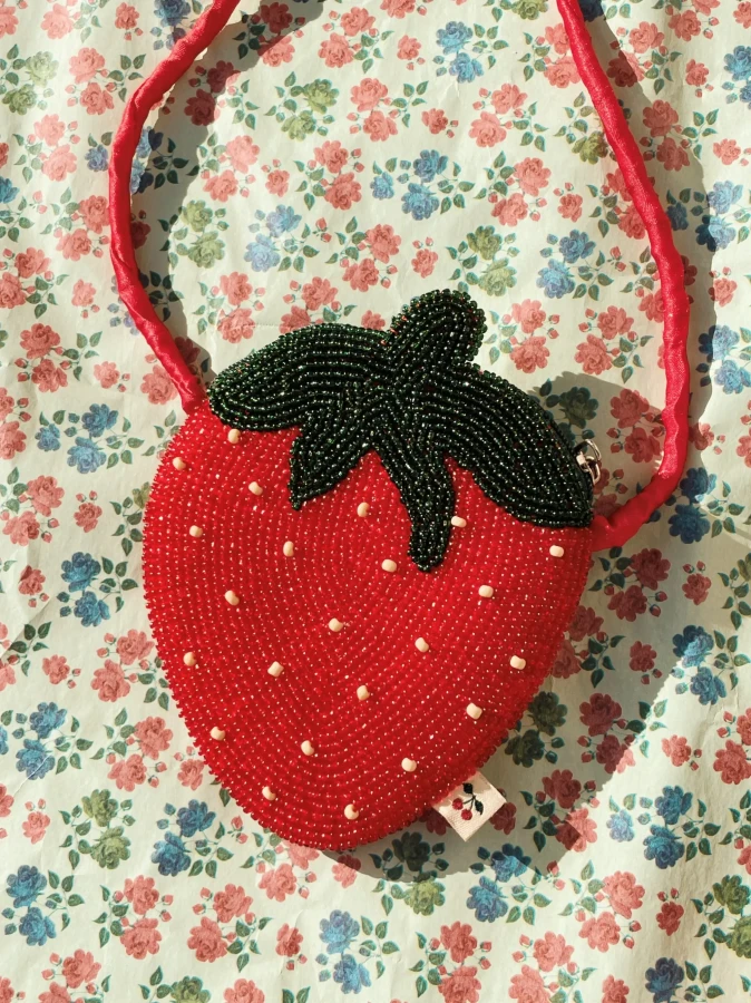 Torebka dziecięca koralikowa - Strawberry Rio Red / Konges slojd