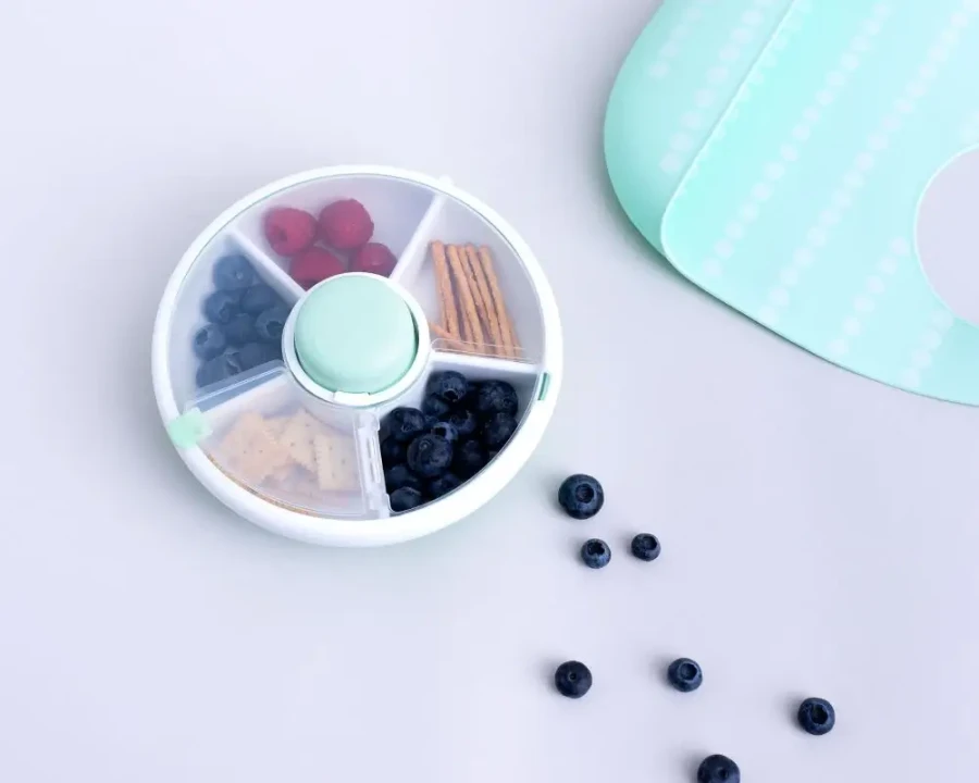 SNACK SPINNER pojemnik na przekąski, Macaron Blue / GOBE