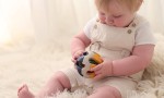 Piłka grzechotka dla niemowlaka 3m+ / TOLO Bio