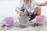 Składane wiaderko do wody i piasku Scrunch Bucket - Ciemny szary
