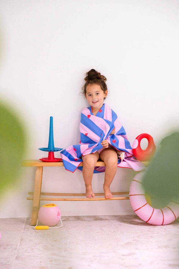 Dwustronny ręcznik plażowy PlayTowels - Lighthouse Cherry / QUUT
