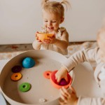 Silikonowe kubeczki, miseczki do układania i do wody z tonącymi dyskami Cups Rainbow / Jellystone