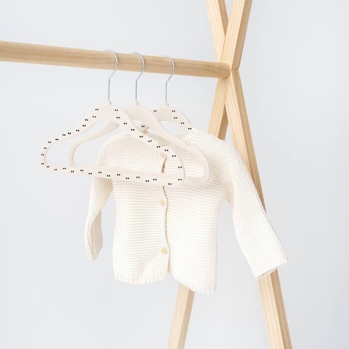 Wieszaki Welurowe dla Dzieci Double Dot Beige 15 szt. / 3 Sprouts