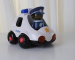 Wóz policyjny z policjantem / TOLO Bio
