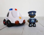 Wóz policyjny z policjantem / TOLO Bio
