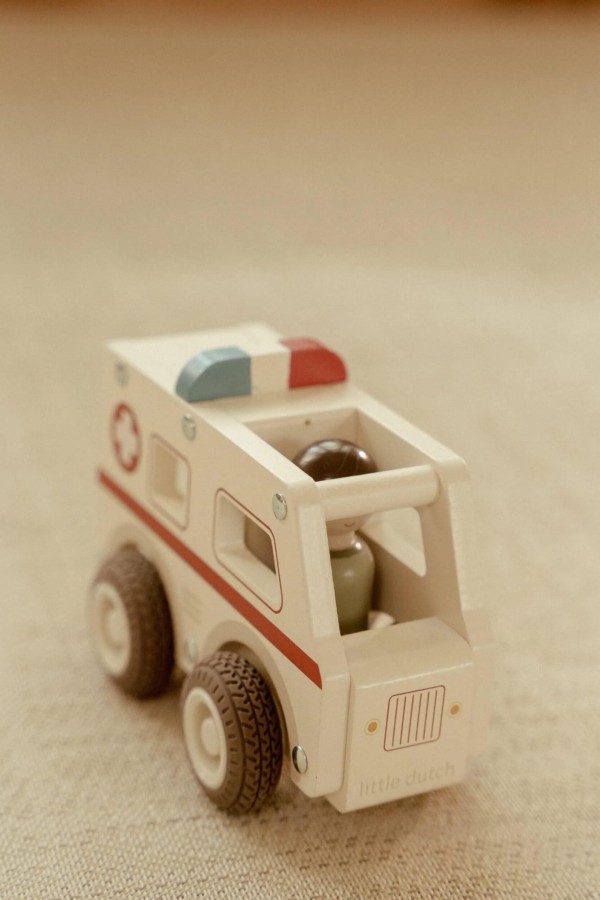 Ambulans FSC / Little Dutch