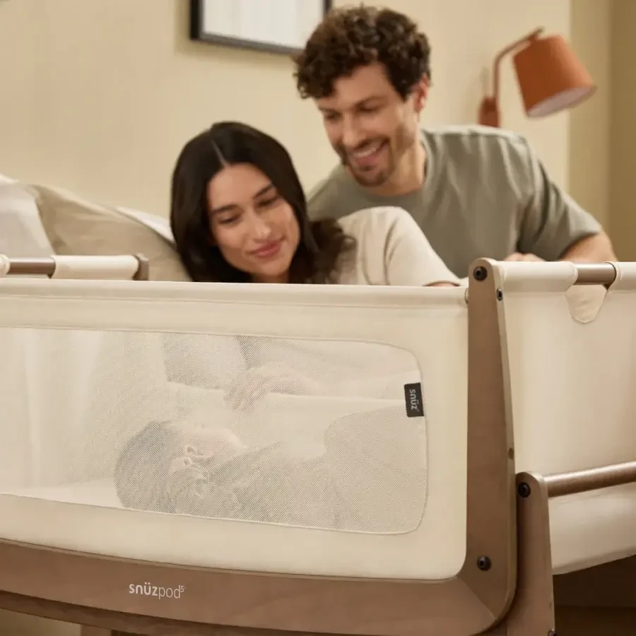 Wielofunkcyjne łóżeczko dostawne SnuzPod5 - walnut / Snuz