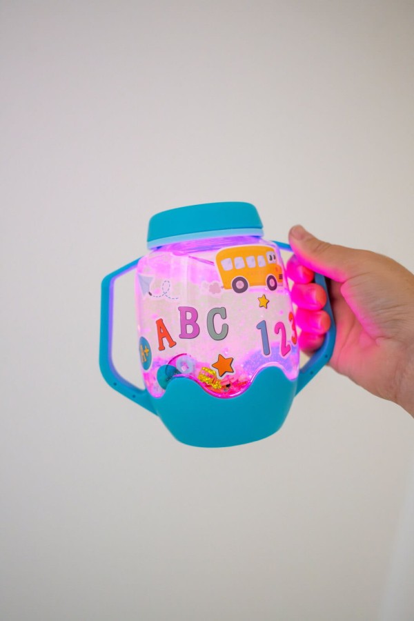Zestaw sensoryczny DIY, świecący słoik z brokatami i figurkami Fun Fillers + naklejki gratis - ABC / Glo Pals