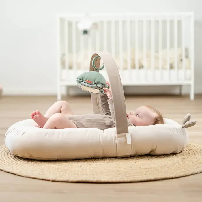 Zawieszka na karty kontrastowe Tiny Farm Green / Done by Deer
