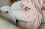 Poduszka ciążowa uniwersalna NEST - jasny szary / Puuki