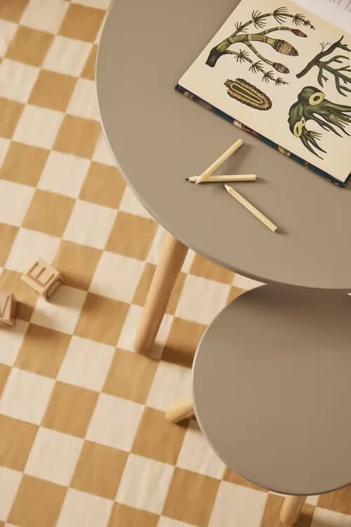 Zestaw mebli stół + krzesełka KID'S BASE - Brąz / Kid's Concpet