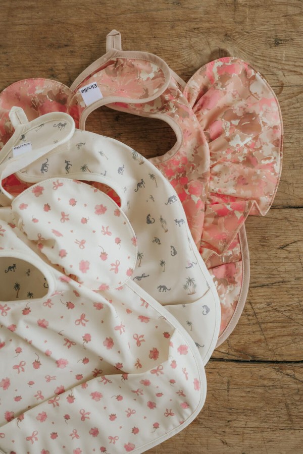 Śliniaczek - petit river rose / Elodie Details