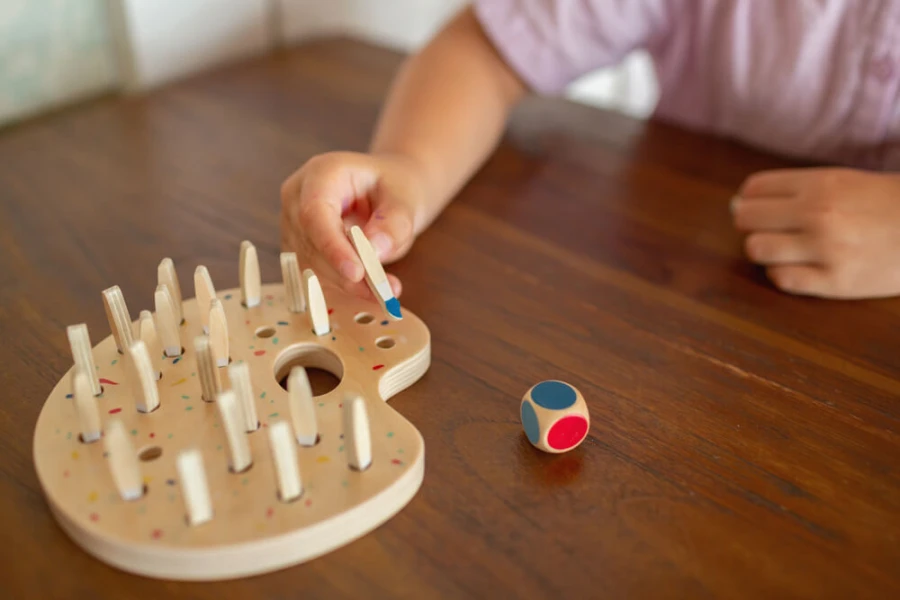 Gra memory Kolorowe Pędzle z kostką 4+ / BS Toys