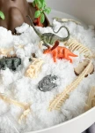 Zestaw sensoryczny Świat dinozaurów, tacka + figurki + śnieg sensoryczny / Jellystone