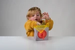 Interaktywna kostka z wyskakującymi chusteczkami / Taf Toys