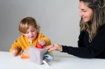 Interaktywna kostka z wyskakującymi chusteczkami / Taf Toys