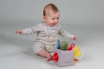 Interaktywna kostka z wyskakującymi chusteczkami / Taf Toys