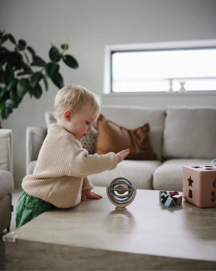Zabawka z przyssawką dla niemowlaka Spinner 3D Ball / Mushie