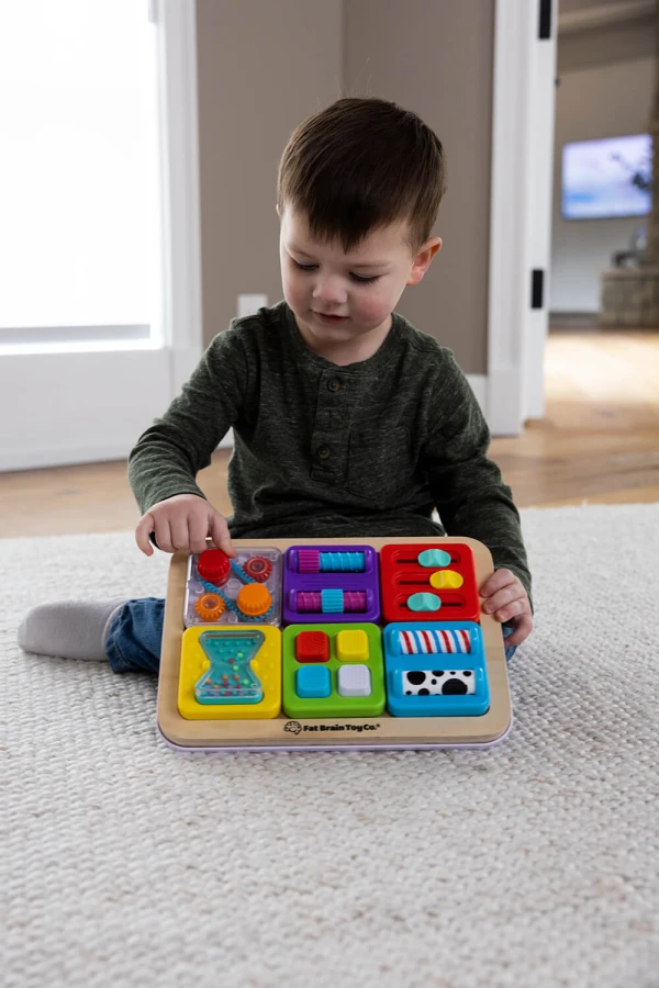 Sensoryczny Kwadrat. PlayTab. Gąsienica Koła Zębate / Fat Brain Toys