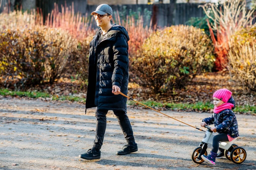 Rowerek biegowy Jeździk 2w1 Ciche koła + Pasek do noszenia dla Rodzica,  All Black / FWRider