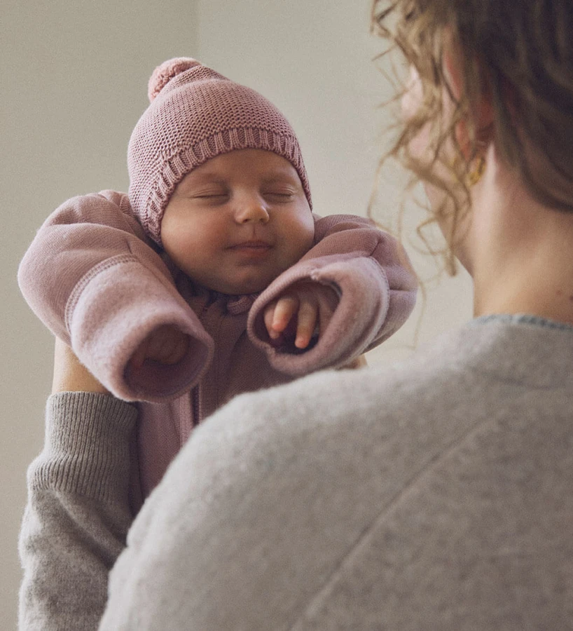 Czapka bonetka z pomponem 100% wełny merino - Woodrose / HUTTEliHUT