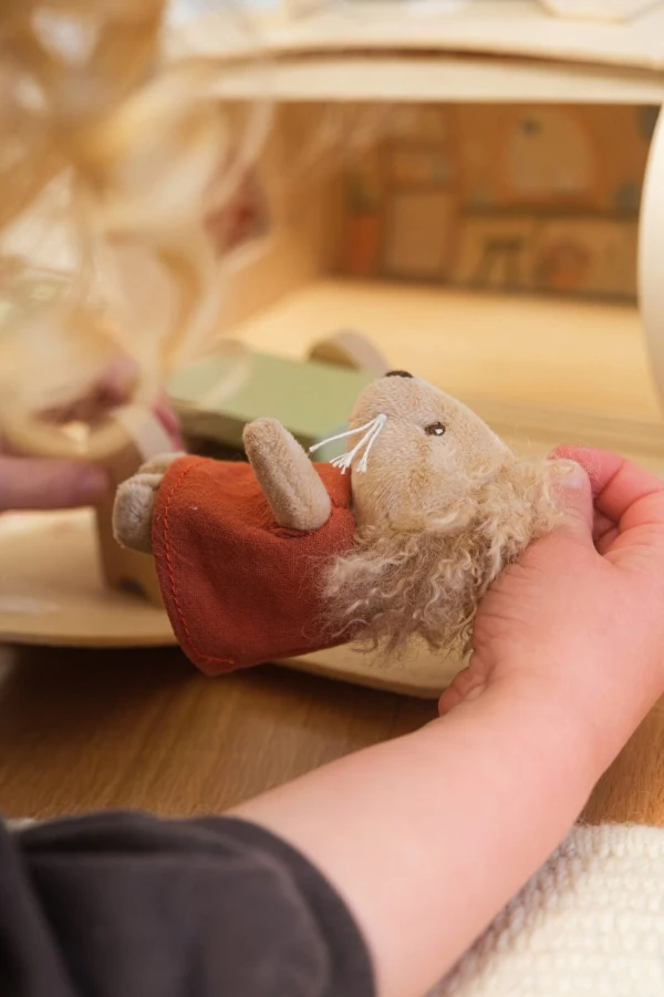 Domek z bali z figurkami przyjaciół / Egmont Toys
