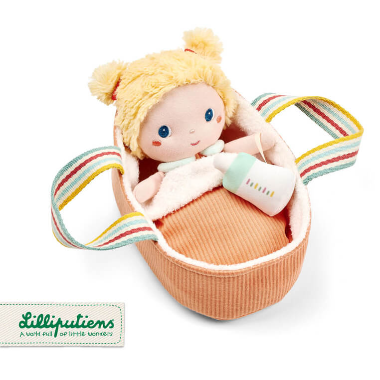Lalka dzidziuś w koszyczku z butelką i kocykiem Mela 12 m+ / Lilliputiens