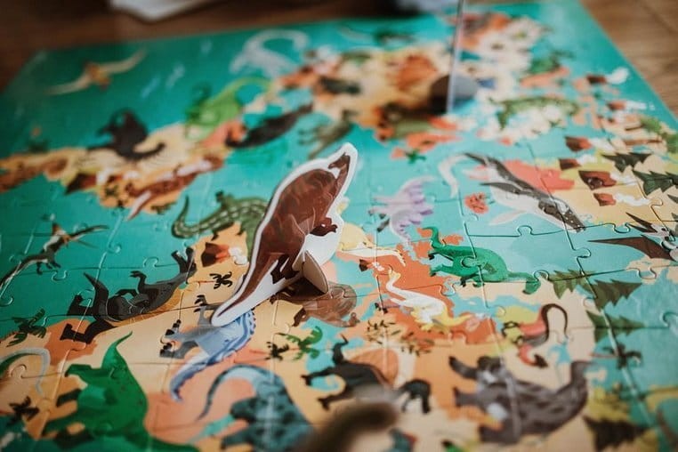 Puzzle edukacyjne z figurkami 3D Dinozaury 200 elementów 6 + / Janod