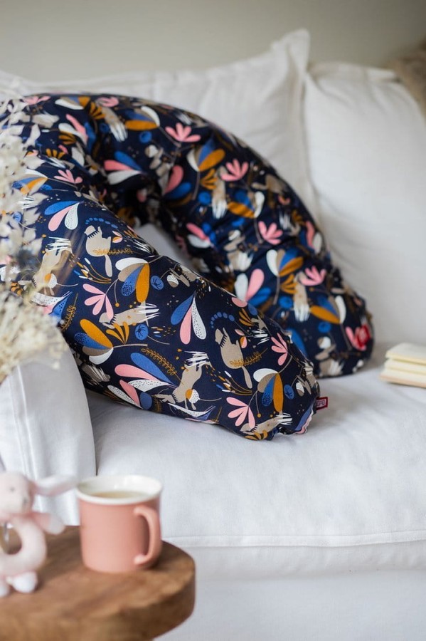 Ergonomiczna poduszka rogal dla kobiet w ciąży i karmiących Big Flopsy Printed jersey Howell / Red Castle