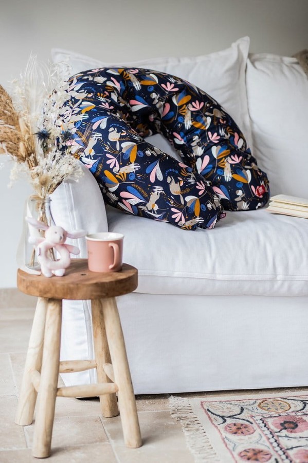 Ergonomiczna poduszka rogal dla kobiet w ciąży i karmiących Big Flopsy Printed jersey Howell / Red Castle
