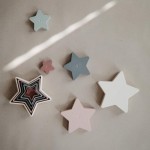 Piramidka sensoryczna NESTING STAR / Mushie