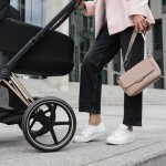 5280-joissy-listonoszka-dla-mamy-kenza-blush-beige-biszkoptowa-na-modelce-3.jpg