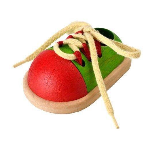 Drewniany bucik do nauki wiązania sznurowadeł. / Plan Toys