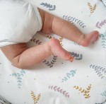 Prześcieradło z gumką do łóżeczka GAŁĄZKI Różne rozmiary / Pink no More