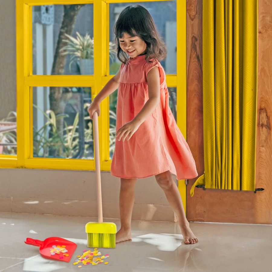 Clean ‘n’ Play – drewniany zestaw do sprzątania /B.Toys