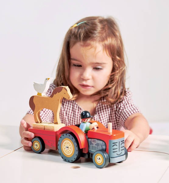 Drewniany traktor z przyczepą i akcesoriami / Tender Leaf Toys