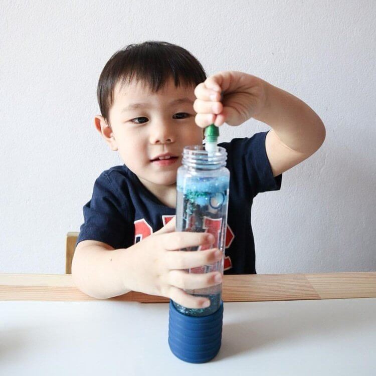 Butelka sensoryczna DIY zielona Dinozaur / Jellystone Designs