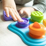Lidzy Nakrętki. Zabawka Manipulacyjna / Fat Brain Toys