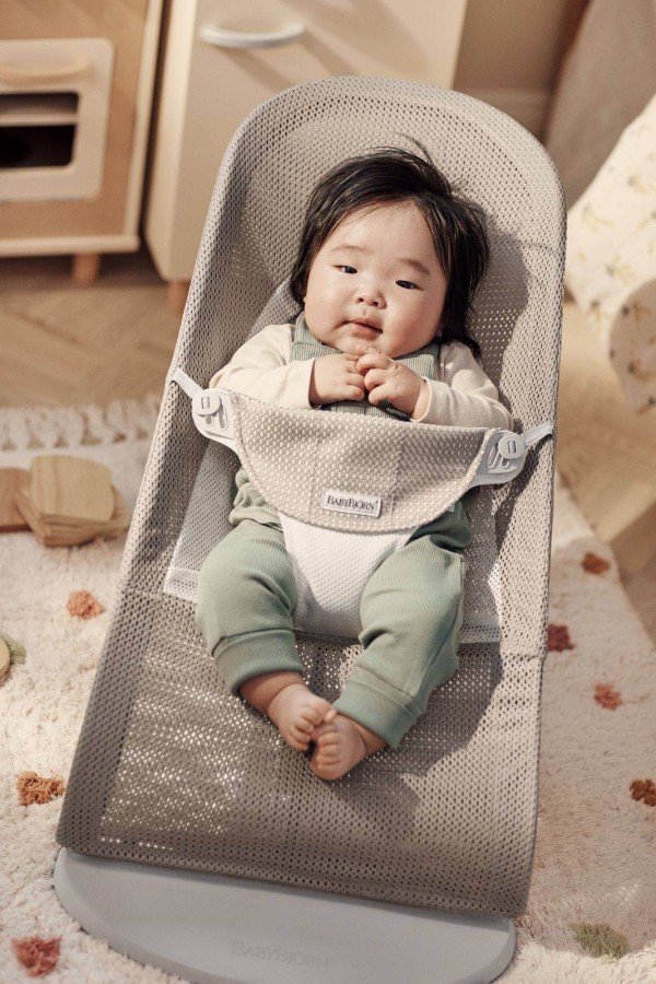 BABYBJORN - leżaczek BALANCE SOFT MESH, Szary Beż - Biały