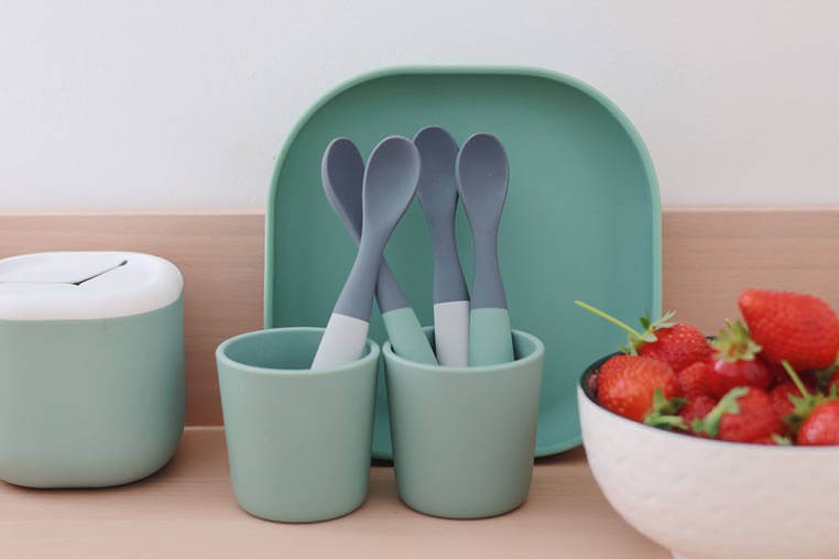 Zestaw 4 łyżeczek silikonowych 4 m+: mineral grey, sage green / Beaba