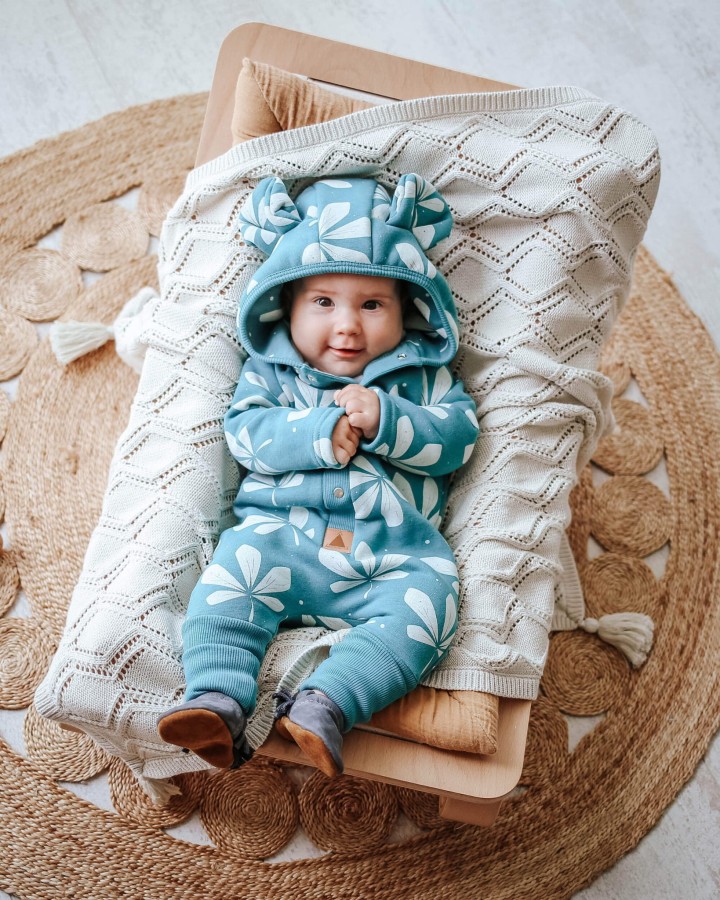 Uchaty kombinezon - Liście klonu na zieleni / Zezuzulla ZZZ