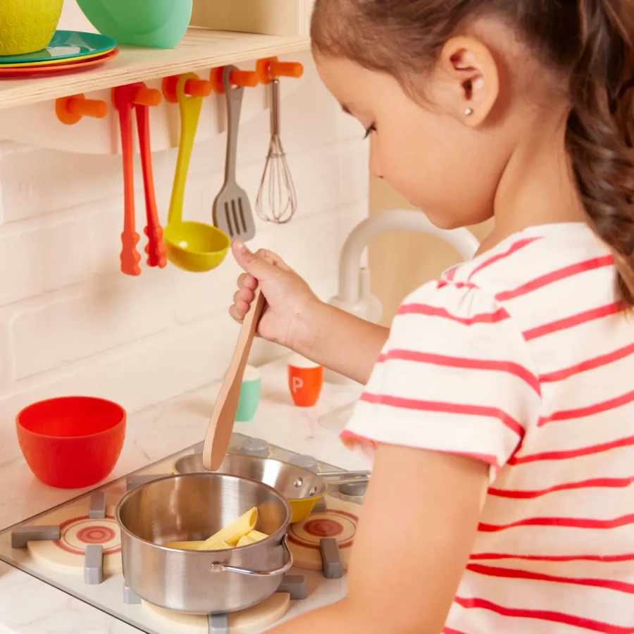 Mini Chef - Pot-n-Pan Playset - zestaw realistycznych naczyń i przyborów kuchennych ze stojakiem / B.Toys