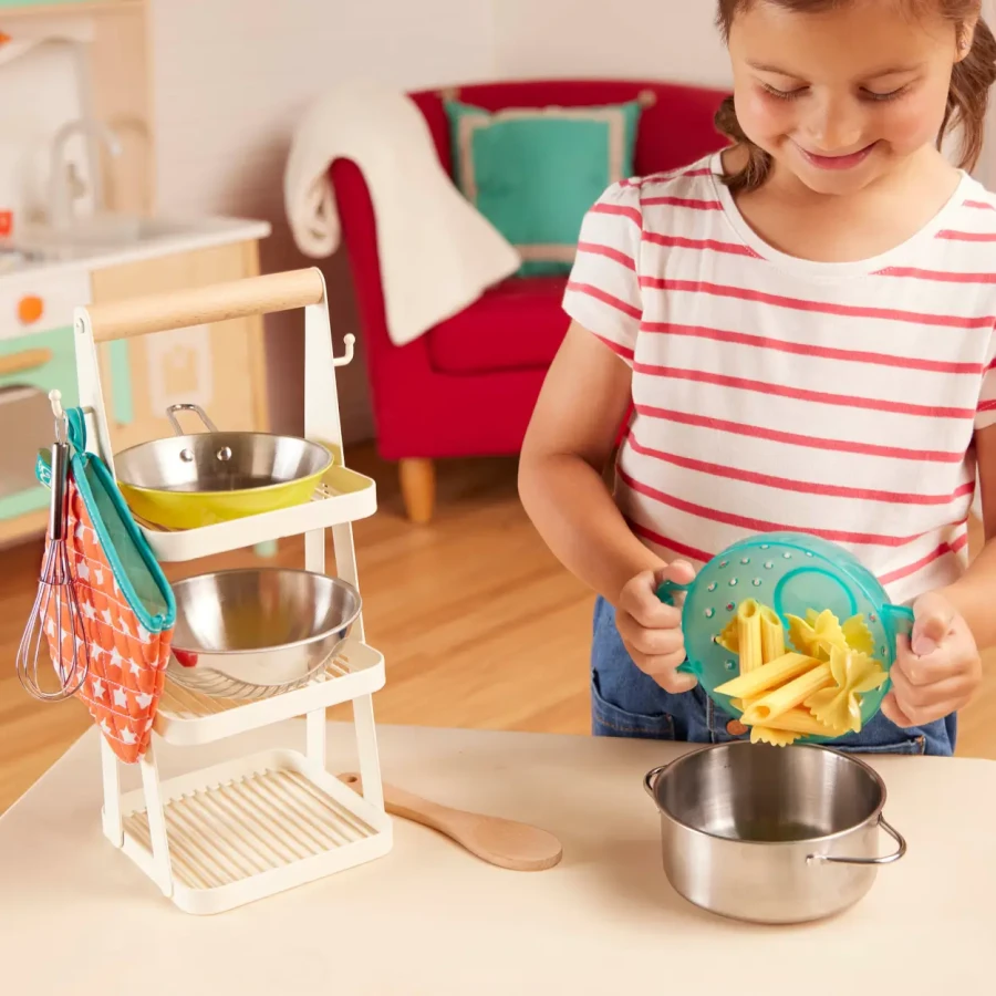 Mini Chef - Pot-n-Pan Playset - zestaw realistycznych naczyń i przyborów kuchennych ze stojakiem / B.Toys