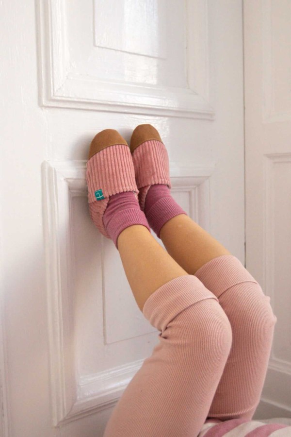 Kapcie do domu, żłobka, przedszkola - Cuddly Pink, sztruks / TITOT