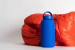 Szklana butelka do monitorowania dziennego nawodnienia Puffer Bottle - COBALT / BINK