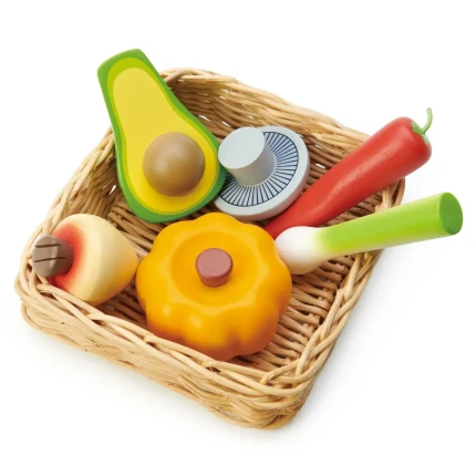 Wiklinowy koszyk z warzywami / Tender Leaf Toys